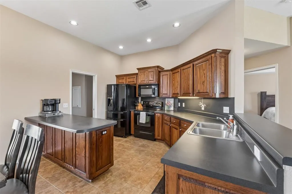 Photo 17 — 800 SW 161st Street, Oklahoma City, OK 73170