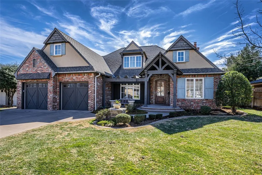 Photo 3 — 1902 Elmhurst Avenue, Nichols Hills, OK 73120