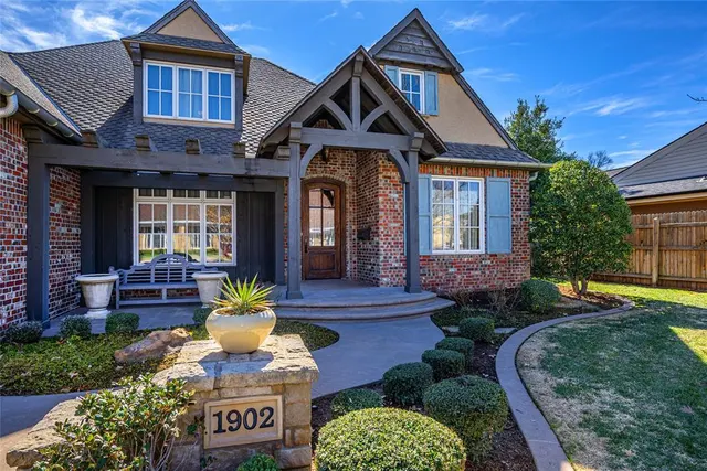 Photo 4 — 1902 Elmhurst Avenue, Nichols Hills, OK 73120