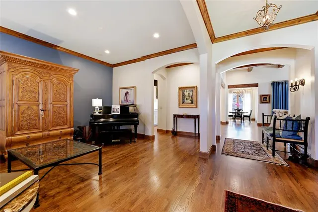 Photo 8 — 1902 Elmhurst Avenue, Nichols Hills, OK 73120