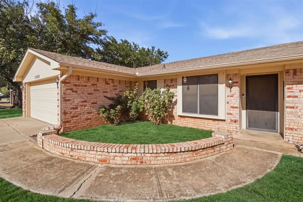 Photo 2 — 2408 N Flamingo Lane, Altus, OK 73521