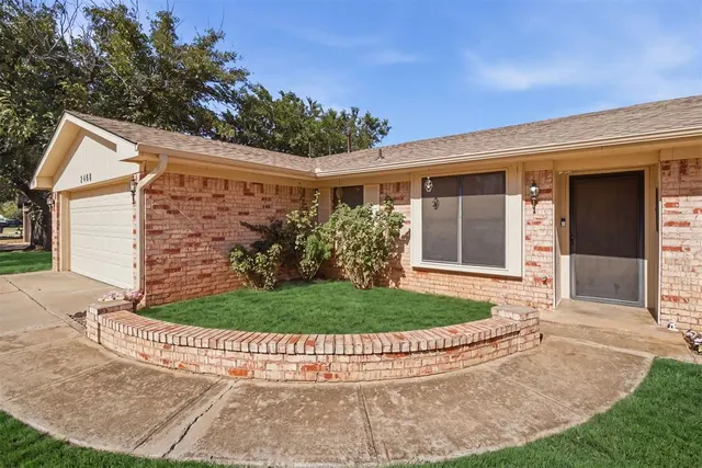 Photo 2 — 2408 N Flamingo Lane, Altus, OK 73521
