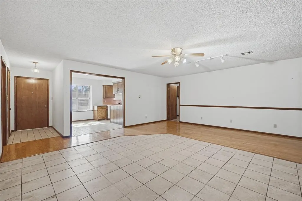 Photo 3 — 2408 N Flamingo Lane, Altus, OK 73521