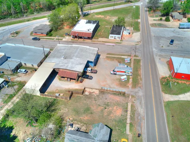 Photo 6 — 114 E 1st Street, Luther, OK 73054