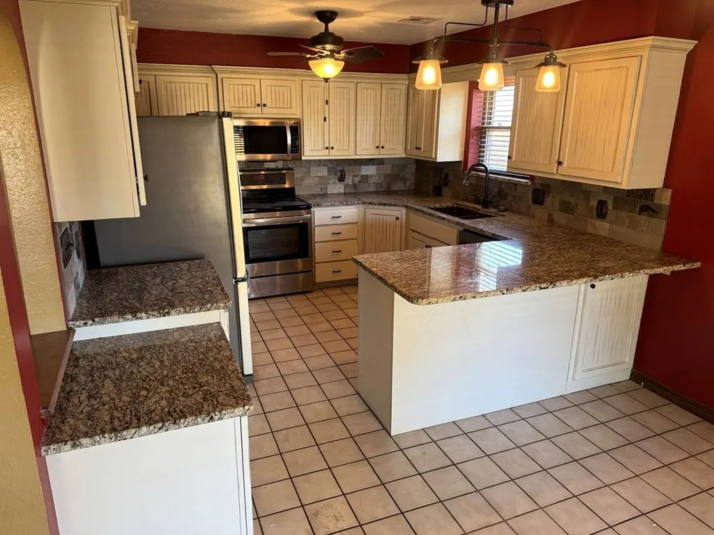 Photo 5 — 209 Cedar Avenue, Elk City, OK 73644