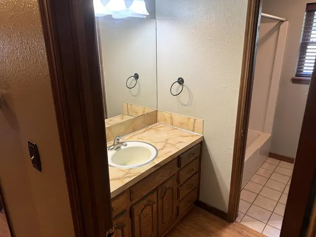 Photo 8 — 209 Cedar Avenue, Elk City, OK 73644