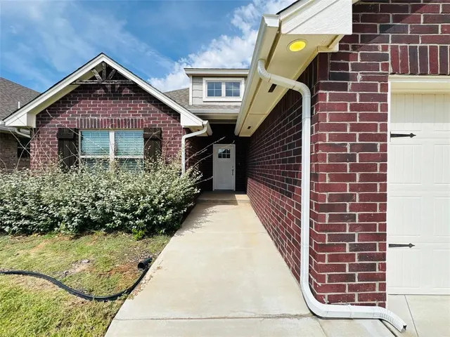 Photo 2 — 12113 Katie Ridge Road, Yukon, OK 73099