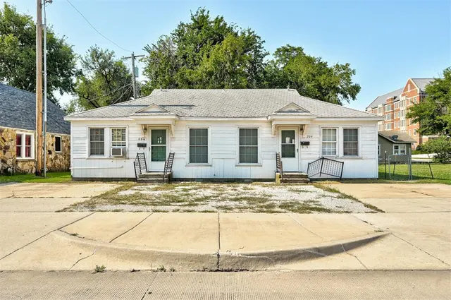 Photo 2 — 204 E Lindsey Street 204, 206, Norman, OK 73069
