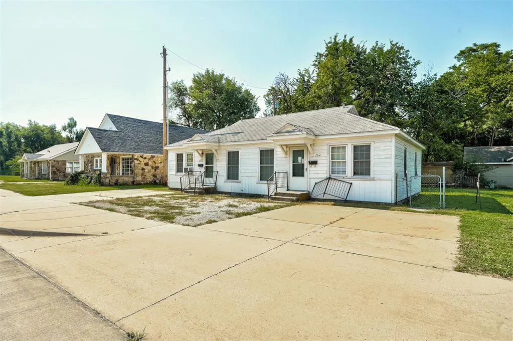 Photo 4 — 204 E Lindsey Street 204, 206, Norman, OK 73069
