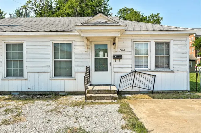 Photo 5 — 204 E Lindsey Street 204, 206, Norman, OK 73069