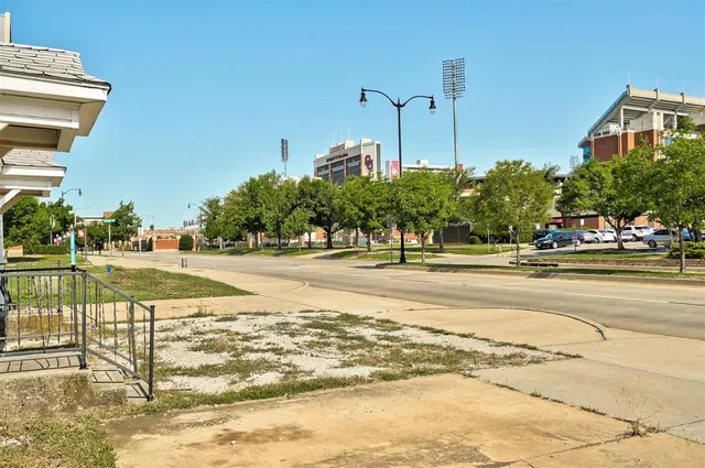 Photo 7 — 204 E Lindsey Street 204, 206, Norman, OK 73069