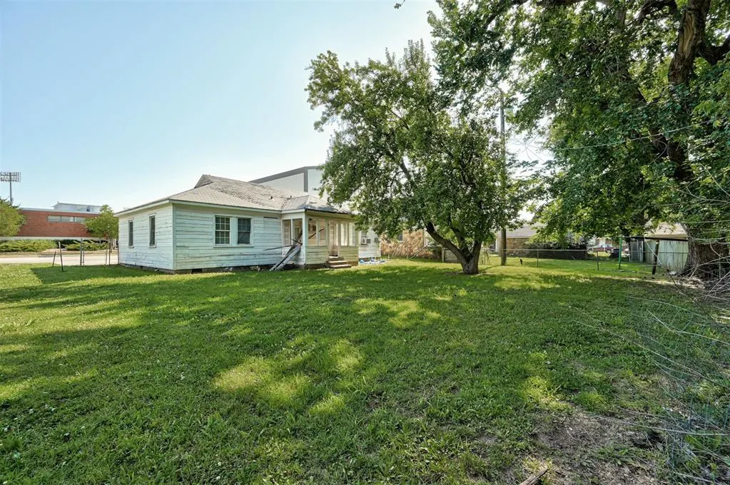 Photo 9 — 204 E Lindsey Street 204, 206, Norman, OK 73069