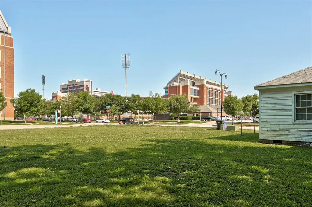 Photo 10 — 204 E Lindsey Street 204, 206, Norman, OK 73069