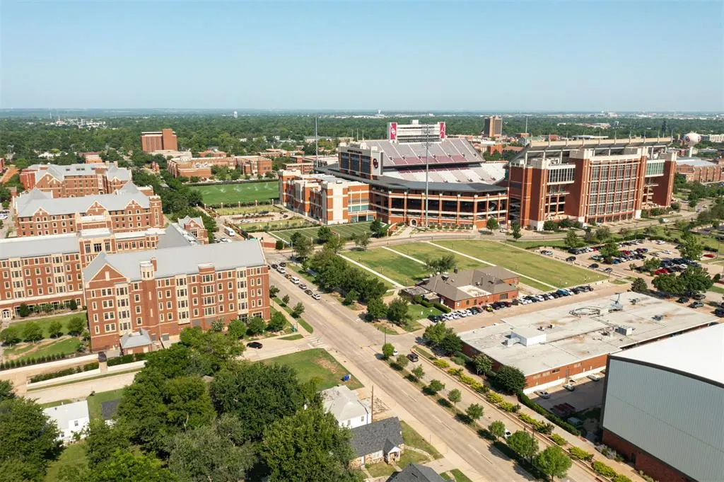 Photo 15 — 204 E Lindsey Street 204, 206, Norman, OK 73069