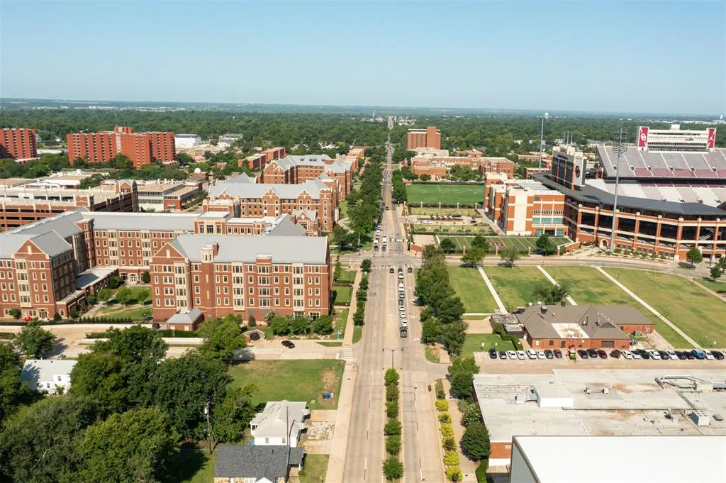 Photo 16 — 204 E Lindsey Street 204, 206, Norman, OK 73069