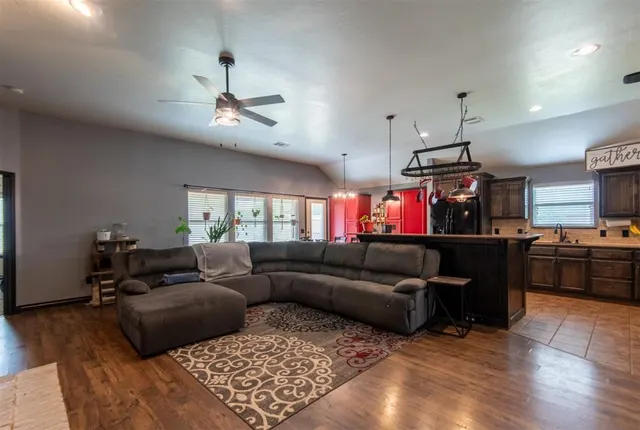 Photo 3 — 501 Parsons Drive, Yukon, OK 73099
