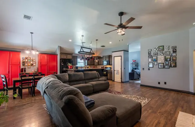 Photo 4 — 501 Parsons Drive, Yukon, OK 73099