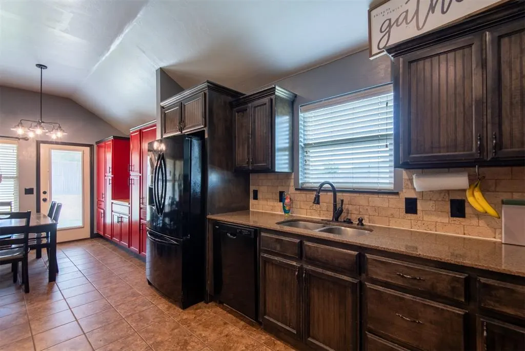 Photo 8 — 501 Parsons Drive, Yukon, OK 73099