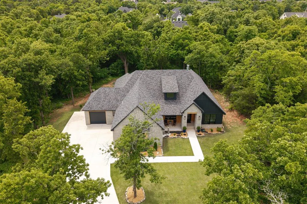 Front exterior — 8395 Talking Stick, Arcadia, OK 73007