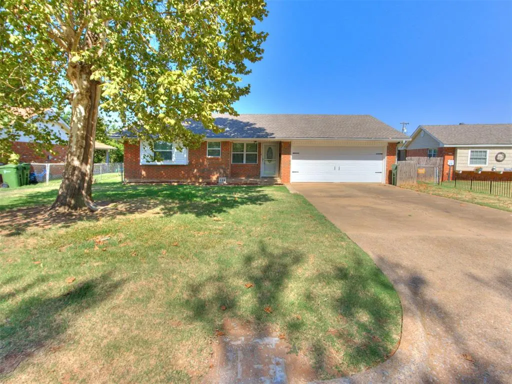 Photo 2 — 124 N Ranchwood Boulevard, Yukon, OK 73099