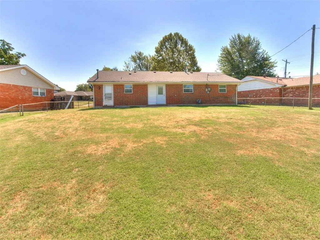 Photo 4 — 124 N Ranchwood Boulevard, Yukon, OK 73099