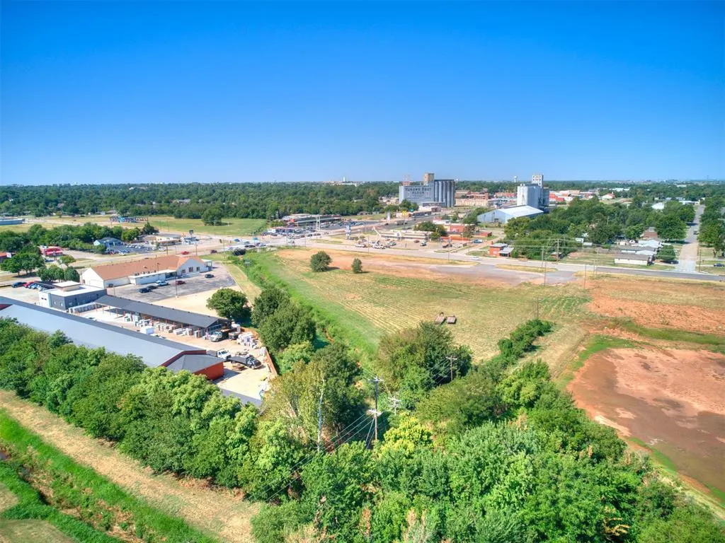Photo 10 — 124 N Ranchwood Boulevard, Yukon, OK 73099