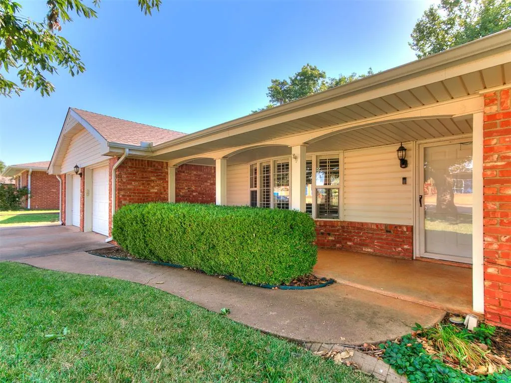 Front exterior — 1413 S Oak Street, Kingfisher, OK 73750