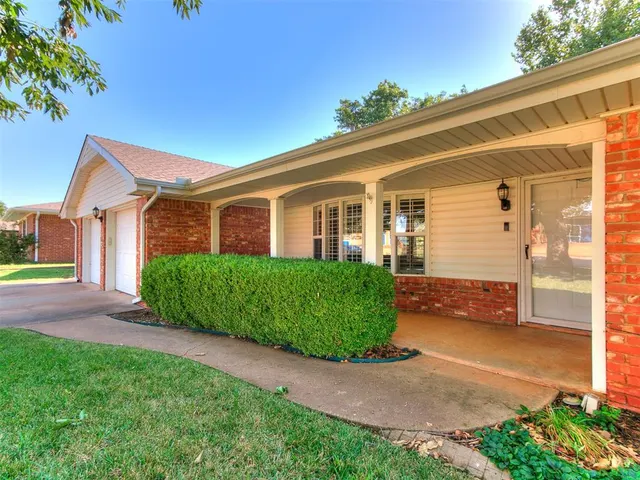 Front exterior — 1413 S Oak Street, Kingfisher, OK 73750
