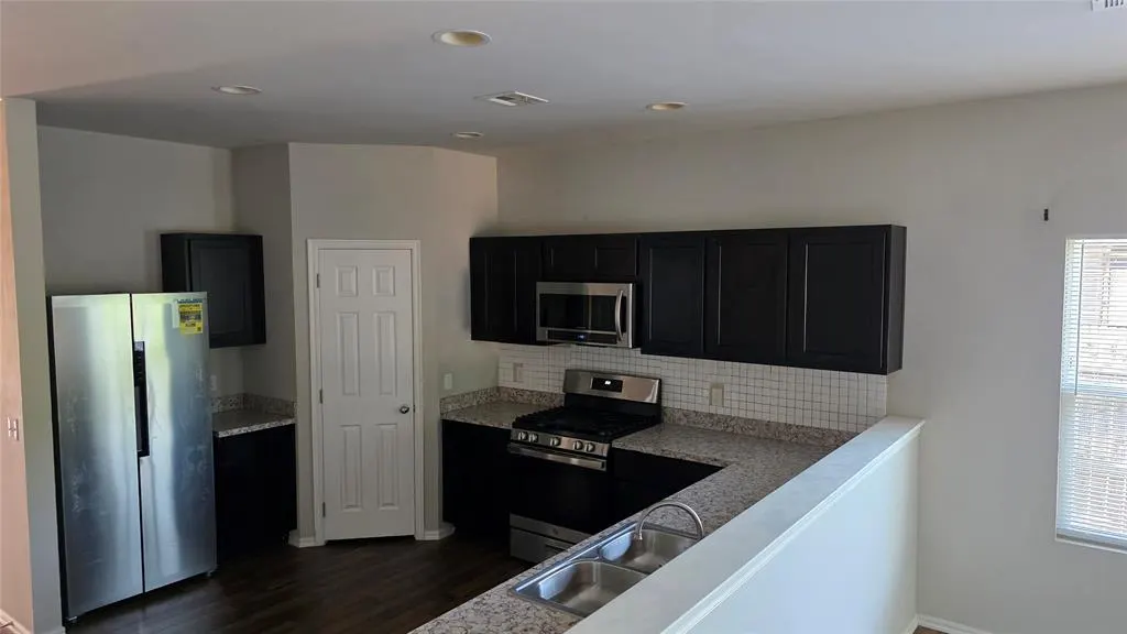 Photo 3 — 10012 Wimbledon Court, Oklahoma City, OK 73120