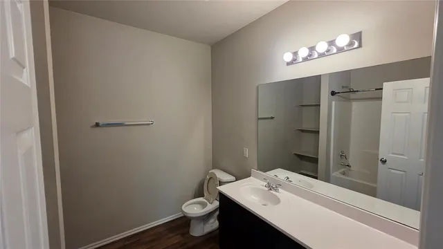 Photo 6 — 10012 Wimbledon Court, Oklahoma City, OK 73120