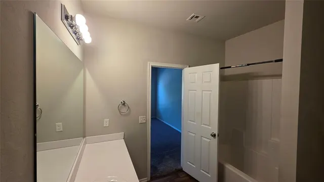 Photo 8 — 10012 Wimbledon Court, Oklahoma City, OK 73120