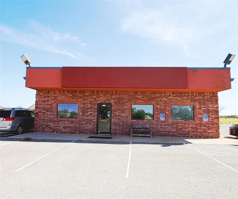 Photo 3 — 318 Edmond Road, Piedmont, OK 73078