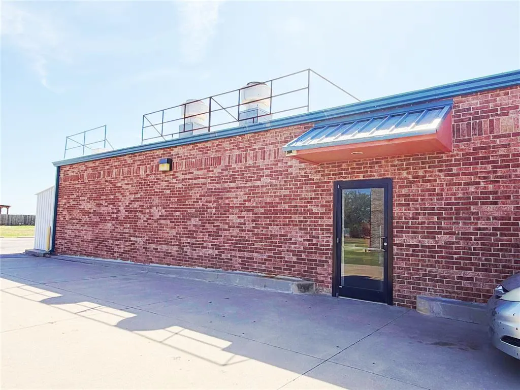 Photo 4 — 318 Edmond Road, Piedmont, OK 73078