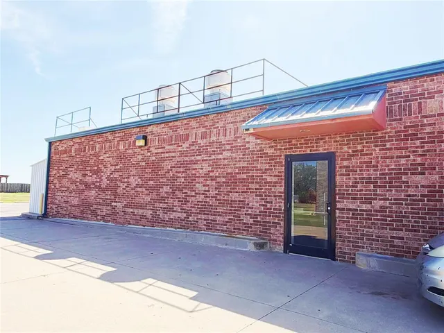 Photo 4 — 318 Edmond Road, Piedmont, OK 73078