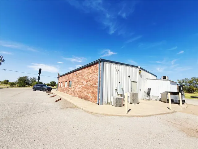 Photo 5 — 318 Edmond Road, Piedmont, OK 73078