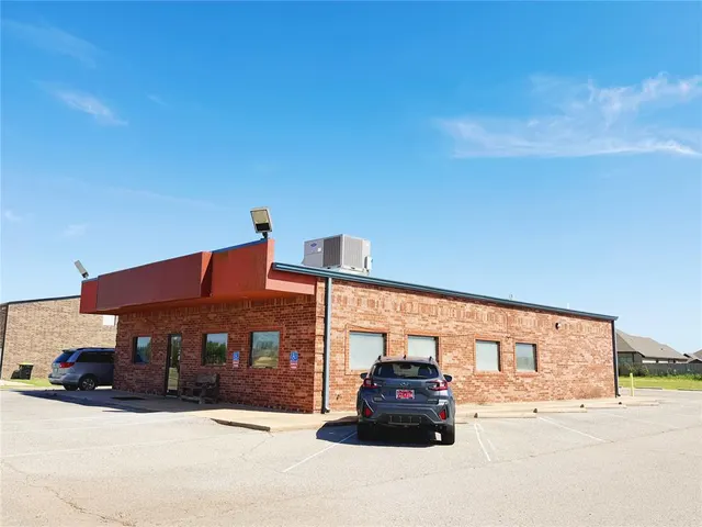 Photo 6 — 318 Edmond Road, Piedmont, OK 73078