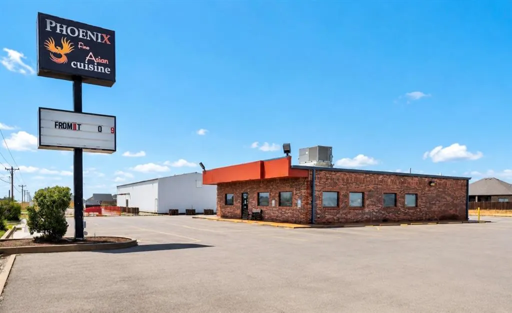 Front exterior — 318 Edmond Road, Piedmont, OK 73078