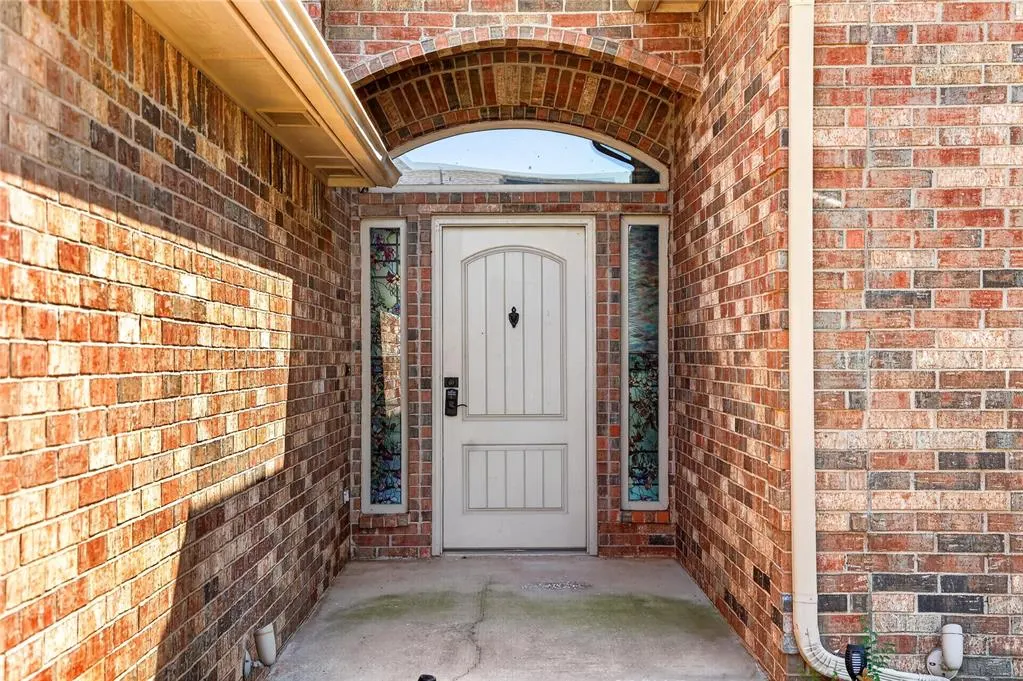 Photo 2 — 3204 Valley Brook, Norman, OK 73071