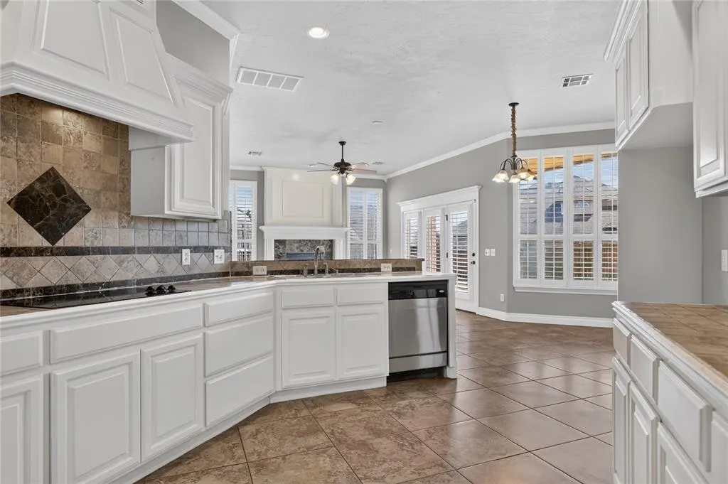 Photo 7 — 3204 Valley Brook, Norman, OK 73071