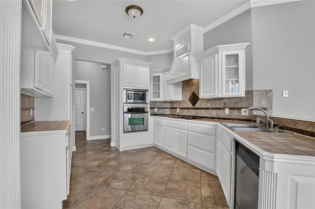 Photo 8 — 3204 Valley Brook, Norman, OK 73071