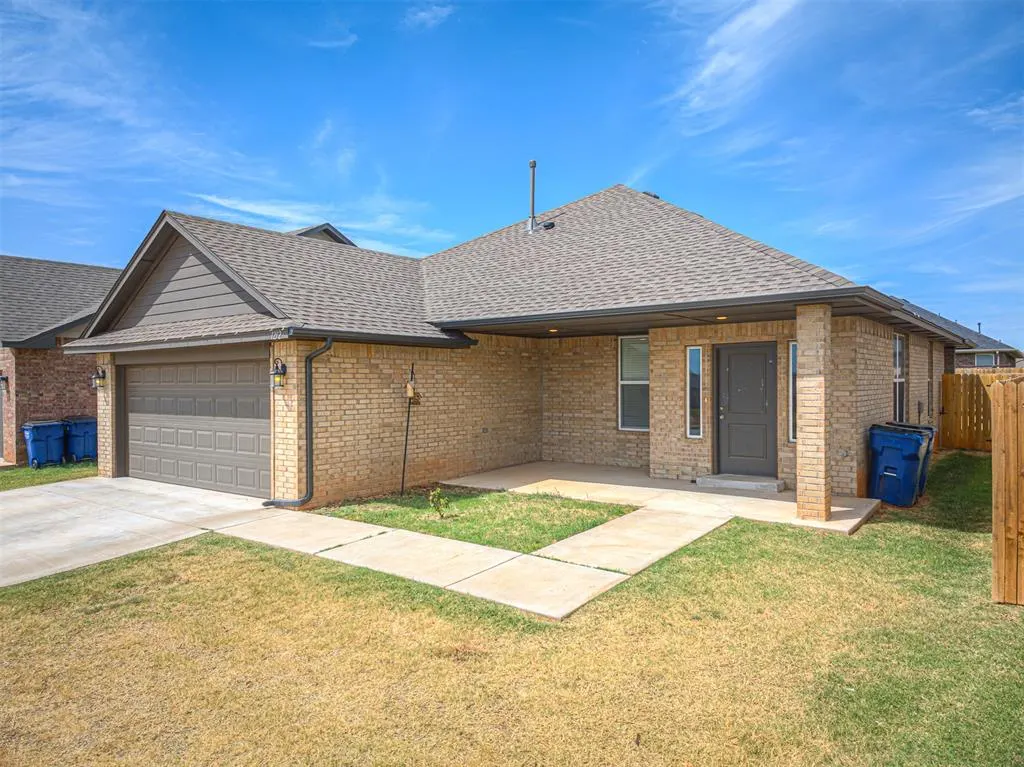Front exterior — 1212 La Vista Lane, Kingfisher, OK 73750