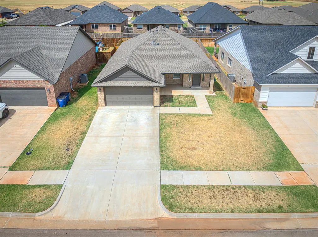 Photo 2 — 1212 La Vista Lane, Kingfisher, OK 73750
