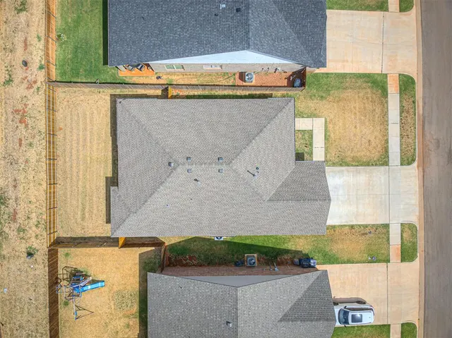 Photo 3 — 1212 La Vista Lane, Kingfisher, OK 73750