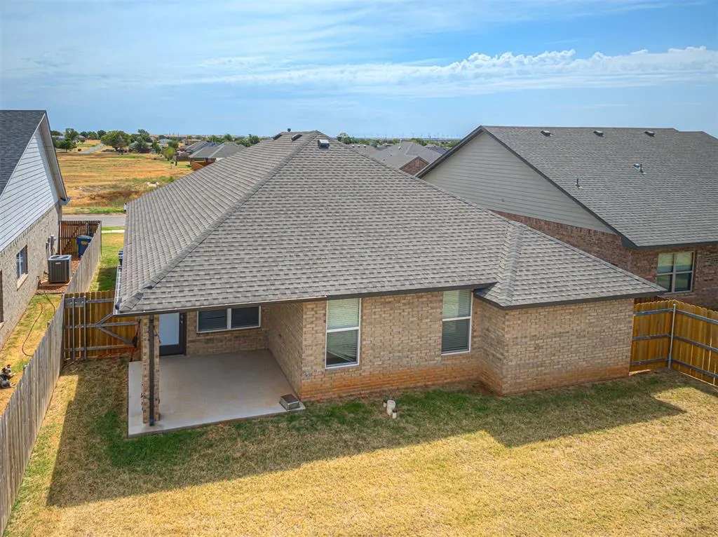 Photo 4 — 1212 La Vista Lane, Kingfisher, OK 73750