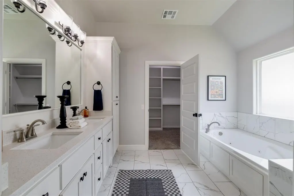 Photo 26 — 3904 Wedgewood Creek Drive, Oklahoma City, OK 73179