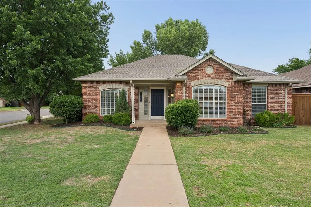 Front exterior — 1771 Olde School Point, Edmond, OK 73012