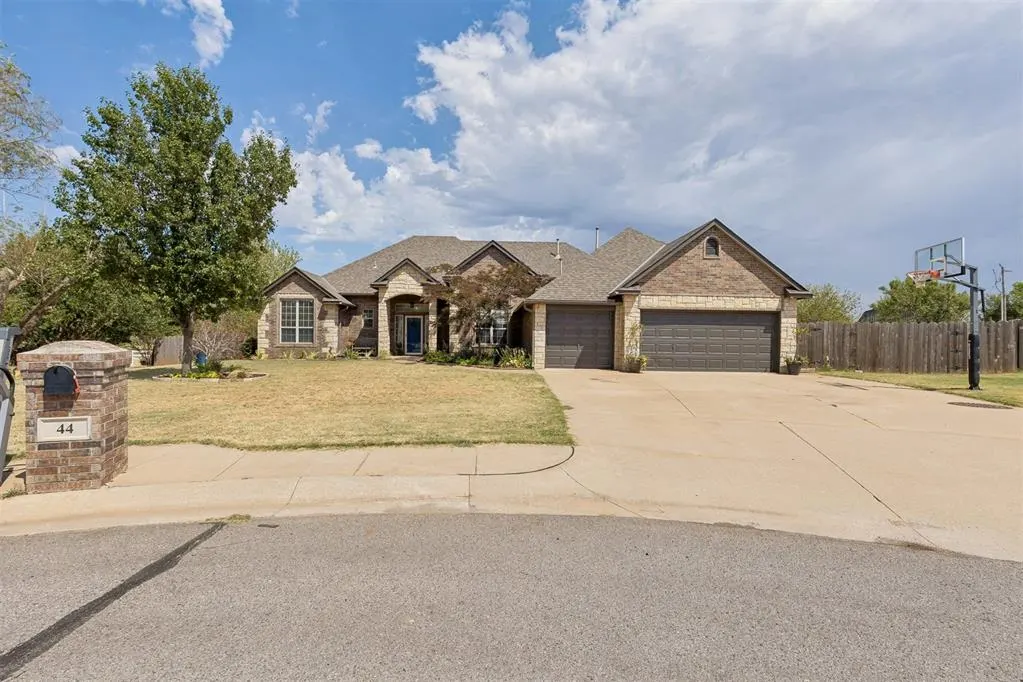 Photo 2 — 44 NW Cypress Street, Piedmont, OK 73078