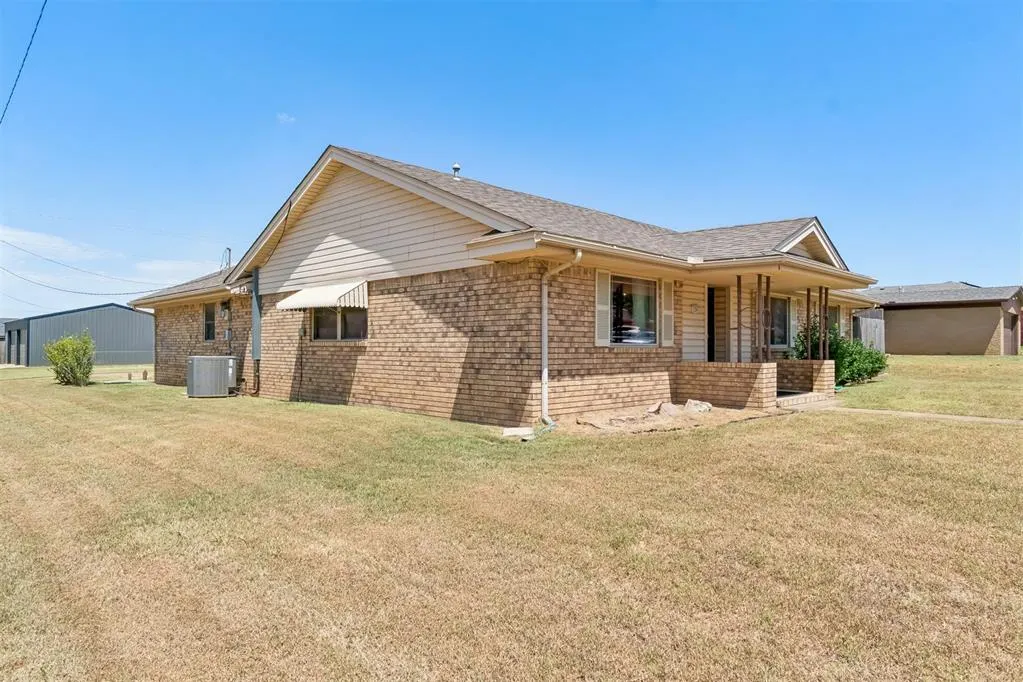 Photo 4 — 124 Ruskin Place, Chickasha, OK 73018