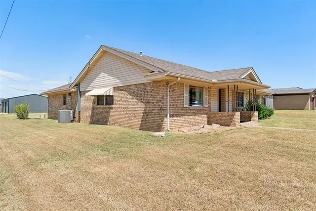 Photo 4 — 124 Ruskin Place, Chickasha, OK 73018