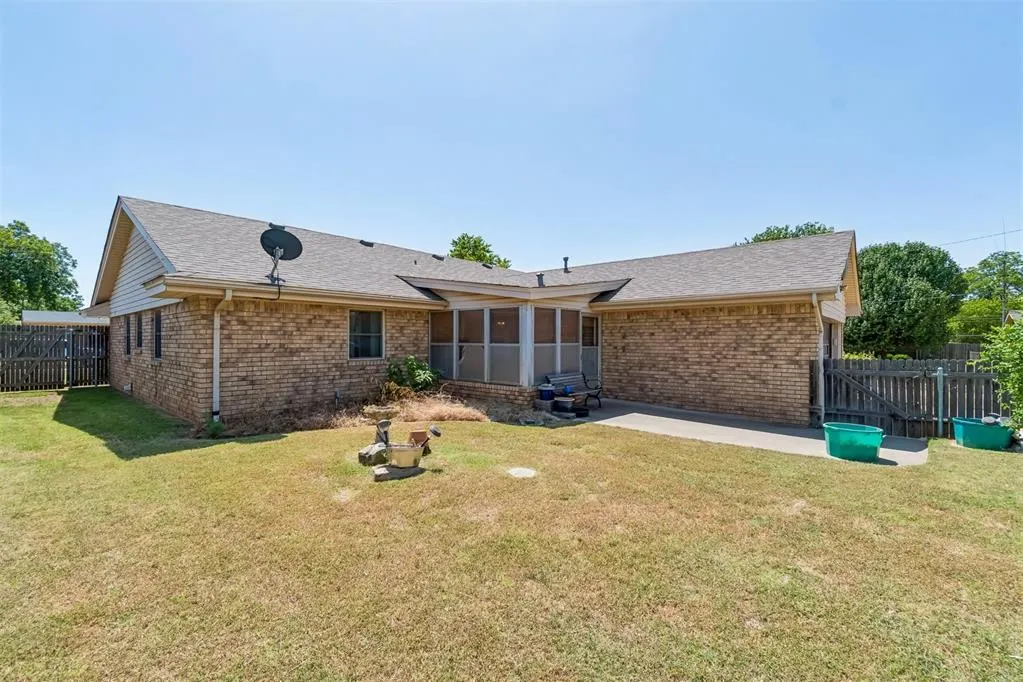 Photo 43 — 124 Ruskin Place, Chickasha, OK 73018
